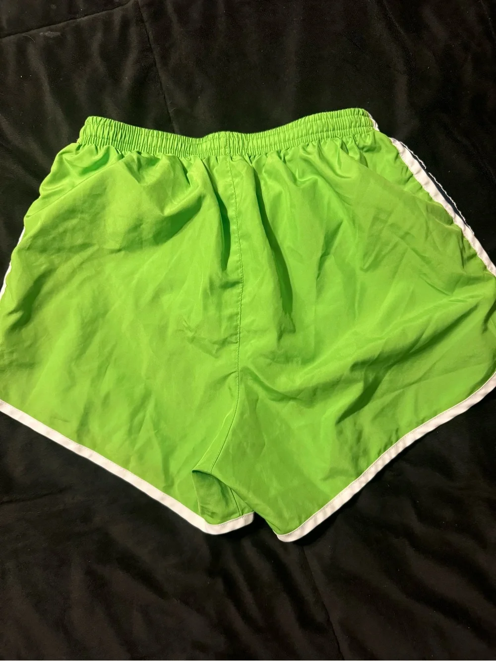 Nike Dri-FIT women’s running shorts in bright lime green S 4-6